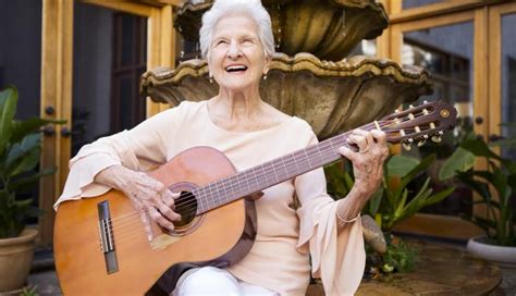 A Los 95 A Os La Cubana Ngela Lvarez Llega A Los Grammy Tras Un A Los 95 A Os La Cubana Ngela Lvarez Llega A Los Grammy Tras Un
