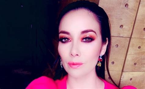 Sugey Brego Envuelve Encantos En Red Para Que Fans Aprecien